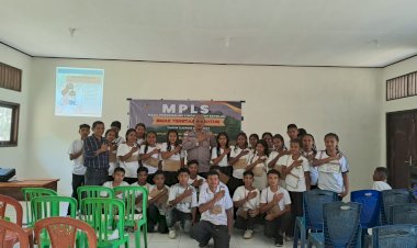 Kanit-Binmas-Bekali-Siswa-Baru-SMAK-Trinitas-Nenotun-Edukasi-Anti-Bullying,-Bahaya-Narkoba,-dan-Motivasi-Hidup-Optimis