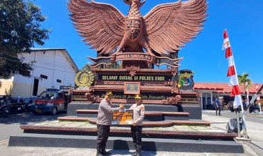 Polres-TTU-Salurkan-Bantuan-untuk-Korban-Gempa-Flores-di-Ende,-Kepedulian-dan-Solidaritas-Mengalir-dari-TTU