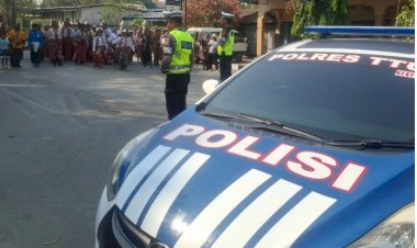 Satlantas-Polres-TTU-Kawal-Imam-Baru-;-Perjalanan-Menuju-Paroki-Nasleu-Berlangsung-Aman-dan-Lancar