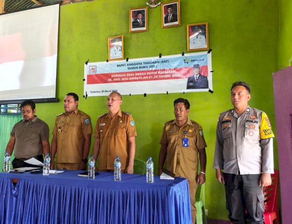 Kawal Transparansi Dana Desa, Bhabinkamtibmas Tuabatan Hadiri Rapat Laporan Pertanggungjawaban Keuangan Tahun 2025