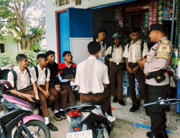 Cegah Kenakalan Remaja, Bhabinkamtibmas Kefa Selatan Sambangi Siswa di Luar Lingkungan Sekolah