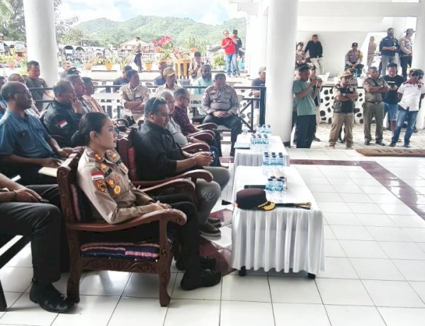 Polres Timor Tengah Utara Amankan Aksi Unjukrasa Damai Memperingati May Day dengan Pendekatan Humanis