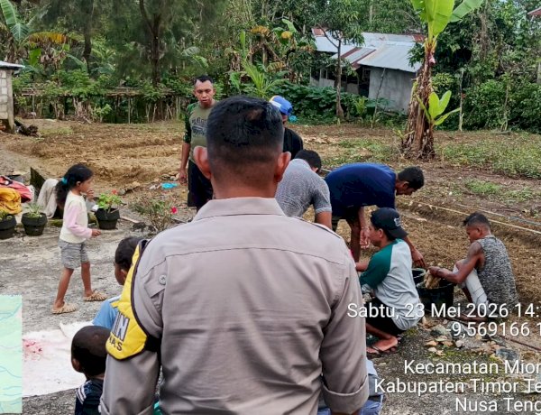 Hadir di Tengah Ladang, Patroli Humanis Polsek Miomaffo Barat Dekatkan Pelayanan dan Sentuh Hati Petani Sayur di Desa Lemon