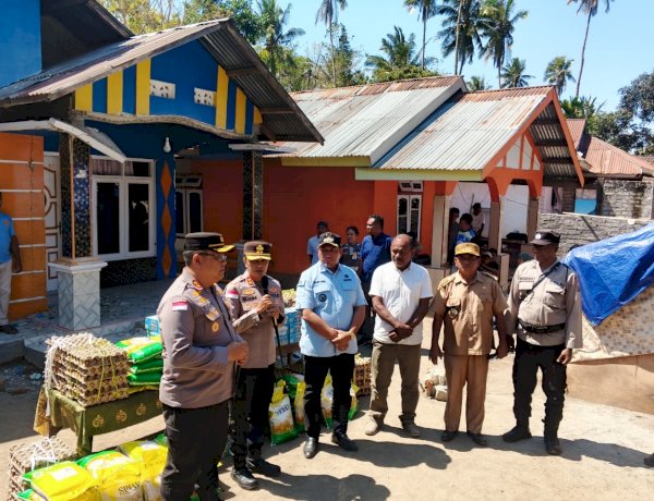 Kapolres TTU dan Pemda TTU Salurkan Bantuan Sosial bagi Warga Terdampak Gempa Bumi di Kabupaten Ende