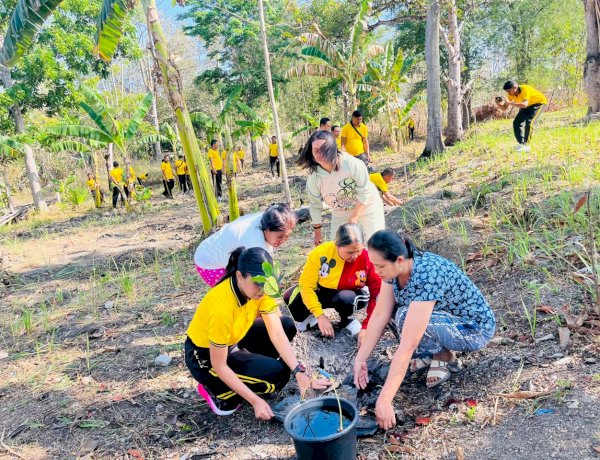 Dukung Program 100 Hari Kapolri, Kapolres Ttu Pimpin Aksi Green Policing, Tanam Pohon Bersama Bhayangkari Dan Masyarakat
