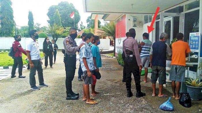 Penyidik Polres TTU Serahkan Tersangka Penculikan Siswi SMA ke Kejari TTU