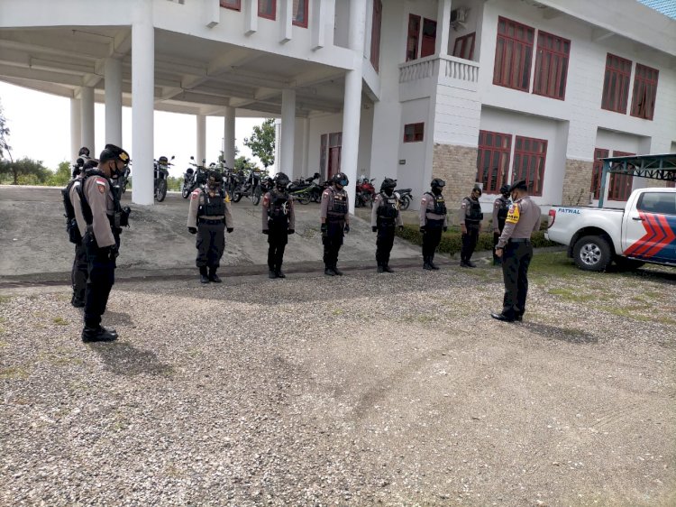 Polres TTU melakukan pengamanan ketat pada Rapat Paripurna DPRD TTU