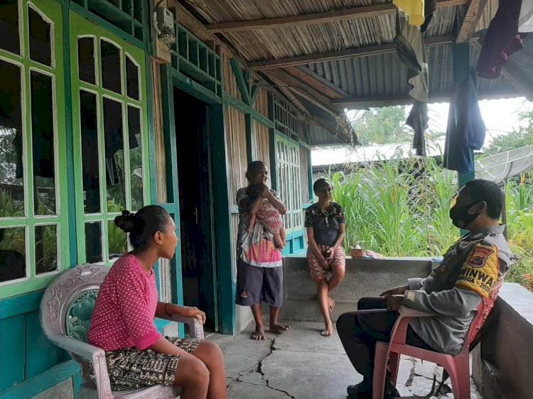 Bhabinkamtibmas Desa Nimasi Mengajak Warga memerangi Covid-19 dengan cara Taat Protokol Kesehatan