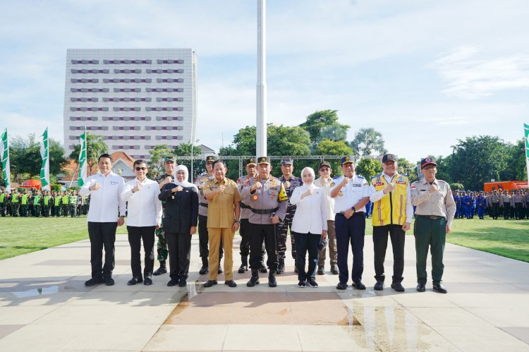 Kapolri Pimpin Apel Gelar Pasukan Operasi Ketupat 2025 di Surabaya