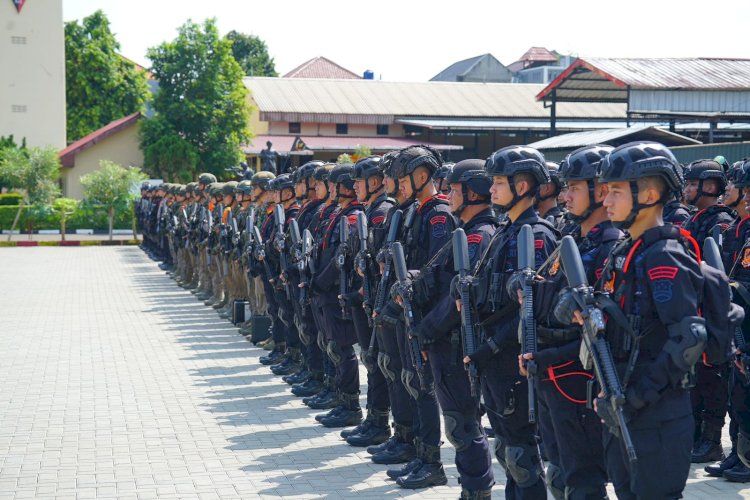 Danpas Pelopor Korbrimob Polri Pimpin Apel Gelar Pasukan Operasi Kepolisian Terpusat “AB Moskona 2025”