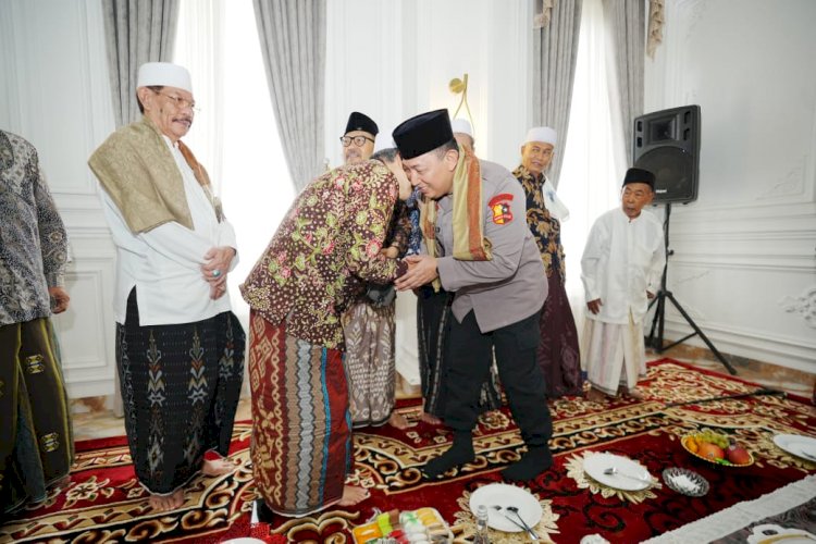 Kunjungi Buntet Pesantren Cirebon, Kapolri Silaturahmi ke Dewan Sepuh hingga Resmikan Pondok