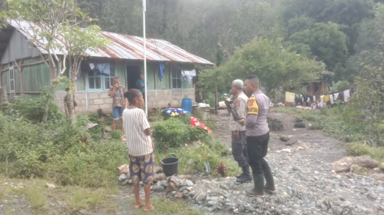 Polsek Miomaffo Barat Polres TTU Sigap Pantau Dampak Cuaca Ekstrem di Desa Saenam