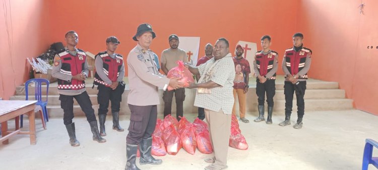Polres Pegunungan Arfak Salurkan Bantuan Sembako kepada Warga Terdampak Longsor di Kampung Jim