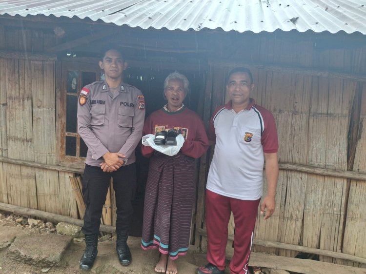 Refleksi Humanis IPDA Kornelis Lamapaha : Dua Pasang Sepatu Gereja Buat Warga