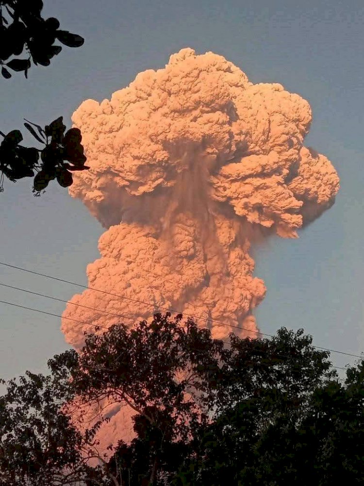 Gunung Lewotobi Laki-laki Erupsi, Polda NTT Imbau Masyarakat Tingkatkan Kewaspadaan