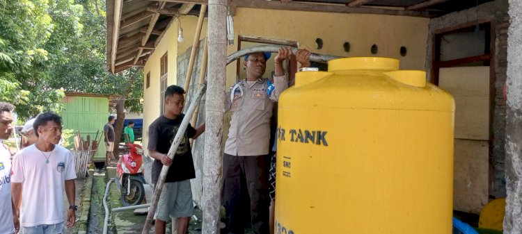 Polres Nagekeo-Polda NTT Distribusikan Air Bersih Bagi Warga Terdampak Banjir di Kecamatan Mauponggo