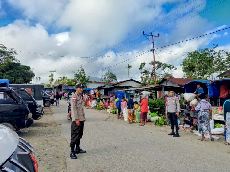 Jaga Keamanan dan Kelancaran Arus Lalin: Kehadiran Polsek Miobar Bawa Pasar Sallu Eban Aman dan Kondusif