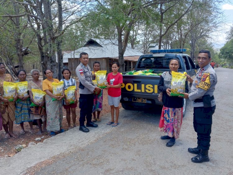 Polsek Miomaffo Timur Salurkan 530 Kg Beras Murah untuk Warga Desa Oenino