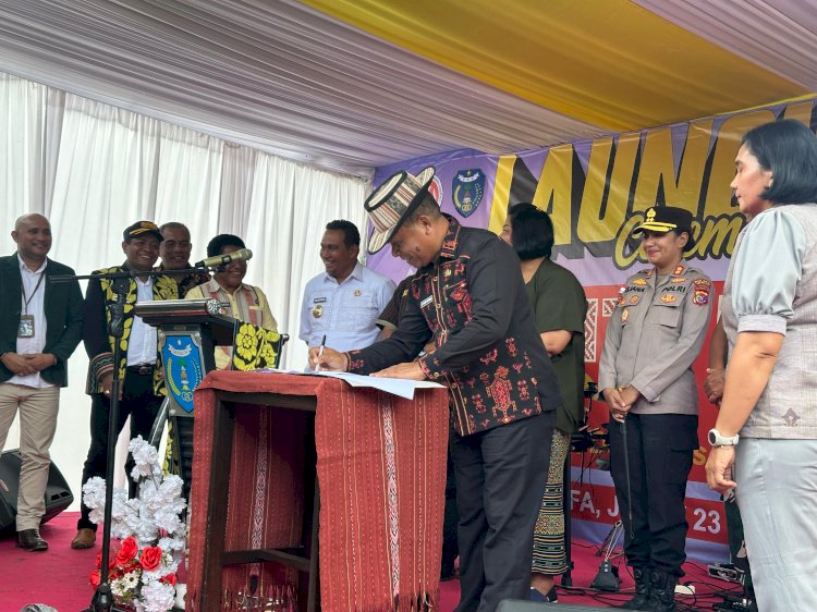 Gubernur Melki Lakalena Resmikan NTT Mart, Kapolres TTU Borong Produk Lokal Dukung UMKM