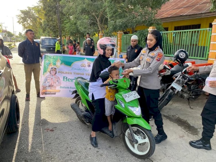 Implementasi Polri Presisi: Polres TTU Perkuat Keharmonisan di Wilayah Perbatasan Melalui Berbagi Takjil
