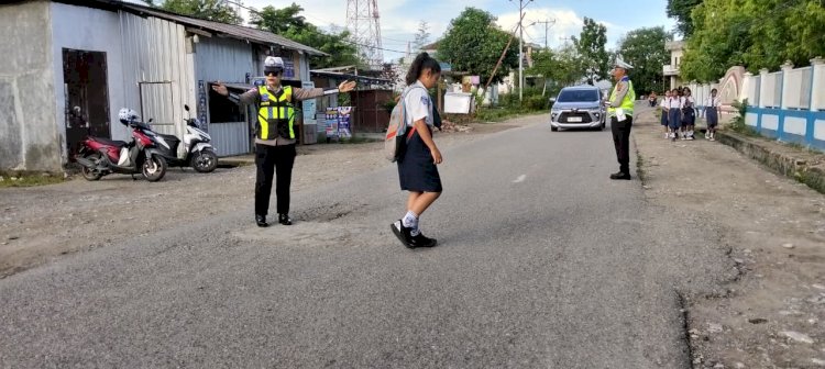 Pendekatan Edukatif Brigpol Lola Bistolen Tanamkan Kesadaran Tertib Berlalu Lintas pada Pelajar