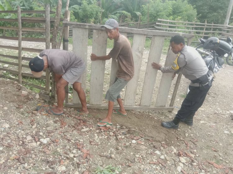 Kompak dan Humanis, Bhabinkamtibmas Maurisu Tengah Bersama Warga Gelar Kerja Bakti