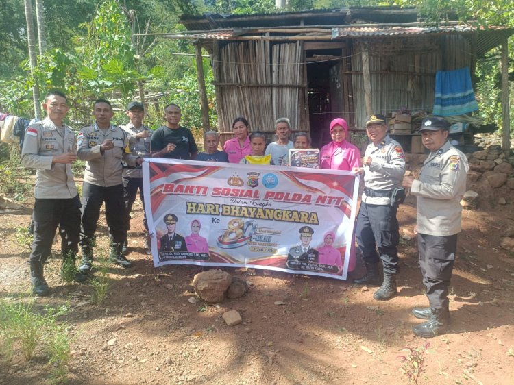 Polsek Biboki Selatan Salurkan Bansos Sembako, Wujud Nyata Kepedulian dan Kedekatan Polri dengan Masyarakat Dalam Menyambut HUT Bhayangkara Ke-80