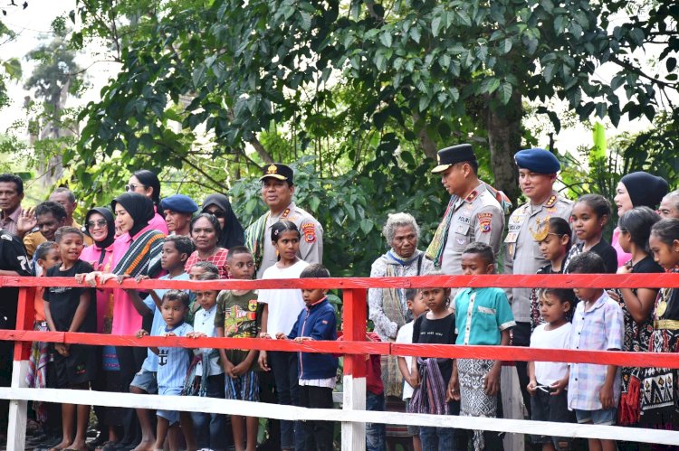 Kapolda NTT Resmikan Jembatan Merah Putih, Tangis Haru Warga Bestobe Pecah Sambut Harapan Baru