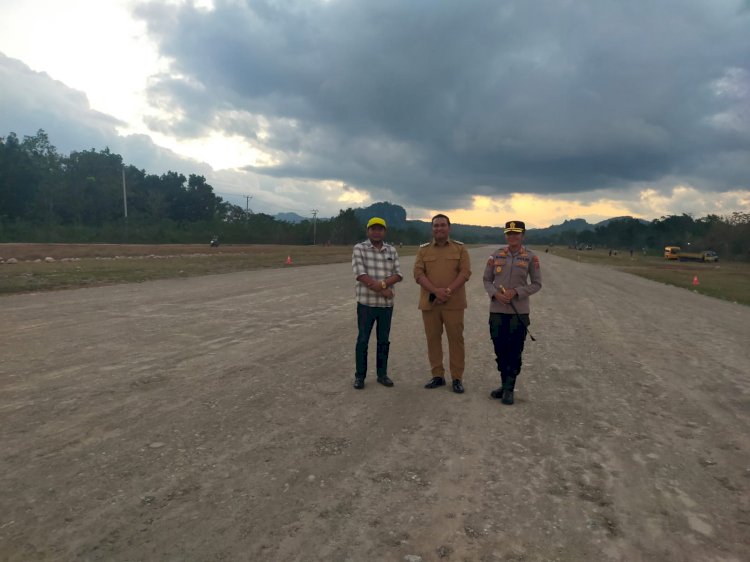 Kapolres TTU Berasama Bupati Serta Forkopimda TTU Tinjau Kesiapan Pendaratan Perdana Pesawat Kefa Air di Bandara Yakobus Ukat